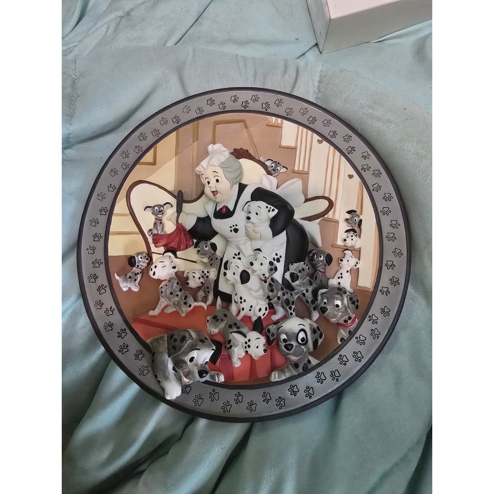 Disney 3D Decorative Plate 101 Dalmatians "Look, puppies everywhere!"